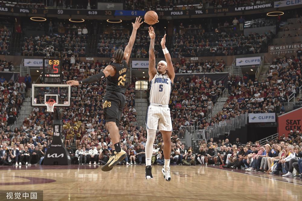 员正以他们 员正以他们